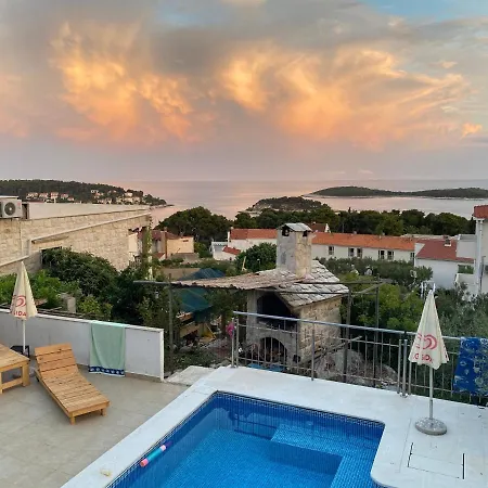 Fio's Gasthof Hvar Town