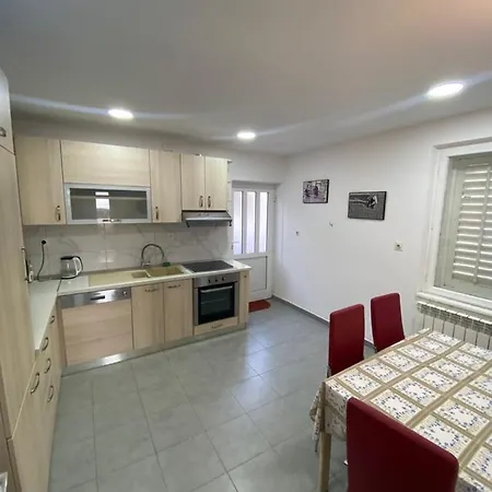 Fio's Guest house 4*