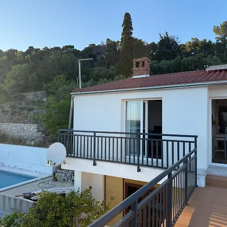 Fio's 4* Hvar Town
