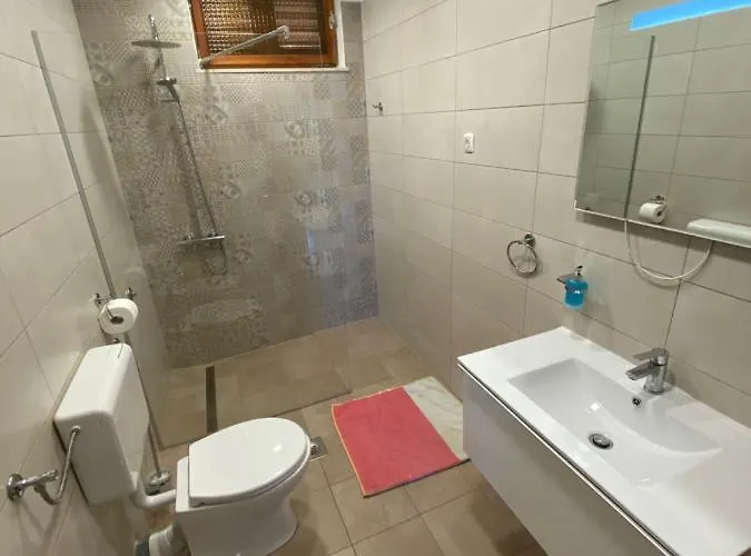 Fio's Gasthof Hvar Town