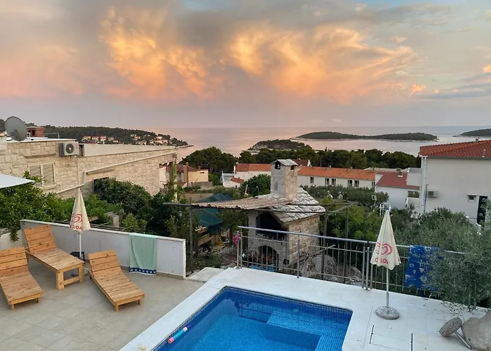 Fio's Gasthof Hvar Town