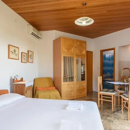 Pensjonat Fio's Hvar Town